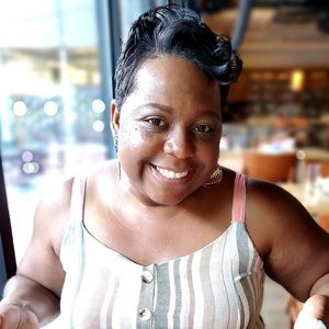 Meet your Posher, Joi